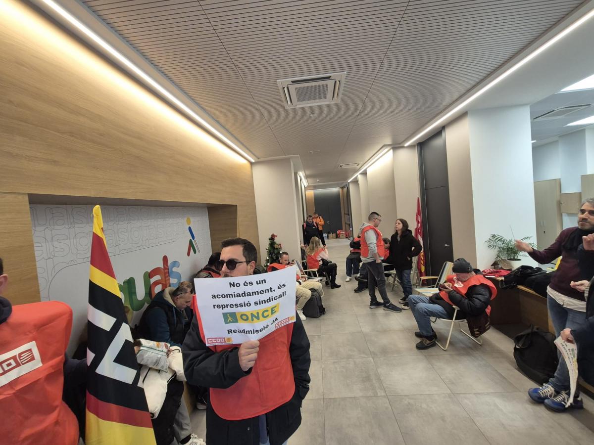 Encierro en Delegación de la ONCE en Girona, contra la represalia sindical 2 de enero de 2026